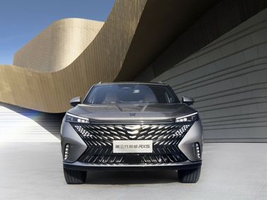 Roewe RX5 ثانياً، دفع رباعي 5 أبواب — منظر أمامي
