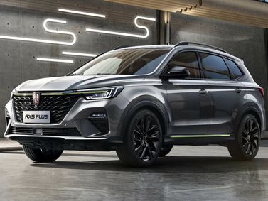 Roewe RX5 أنا فيس ليفت، دفع رباعي 5 أبواب Plus — منظر أمامي بزاوية ثلاثة أرباع