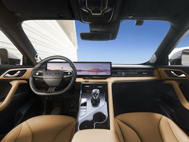 Roewe RX5 ثانياً، دفع رباعي 5 أبواب — منطقة السائق
