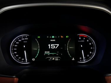 Roewe RX5 I، دفع رباعي 5 أبواب — لوحة العدادات
