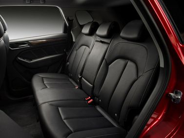 Roewe RX5 I، دفع رباعي 5 أبواب — المقاعد الخلفية