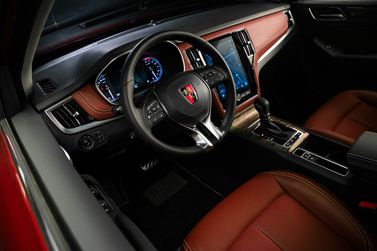 Roewe RX5 I، دفع رباعي 5 أبواب — منطقة السائق