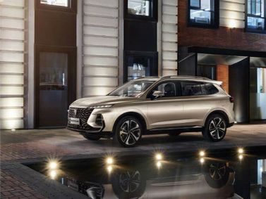 Roewe RX5 Max I Рестайлинг, Внедорожник 5 дв. — вид спереди в три четверти