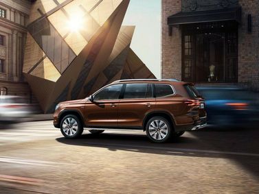 Roewe RX8, Внедорожник 5 дв. — вид справа