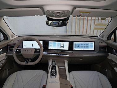 Roewe RX9, Внедорожник 5 дв. — передняя панель