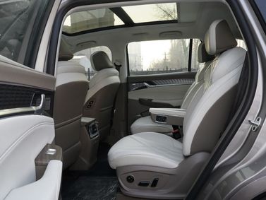 Roewe RX9, Внедорожник 5 дв. — задние сиденья