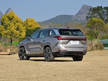 Roewe RX9, Внедорожник 5 дв. — вид сзади в три четверти