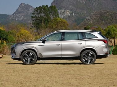 Roewe RX9, Внедорожник 5 дв. — вид справа