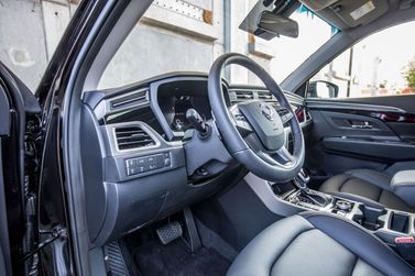 SsangYong Korando رابعاً، دفع رباعي 5 أبواب — منطقة السائق