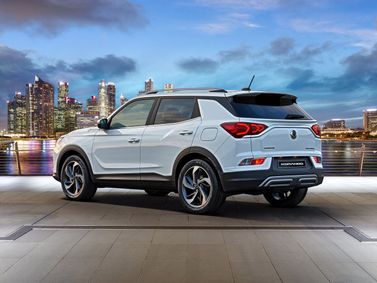 SsangYong Korando رابعاً، دفع رباعي 5 أبواب — منظر خلفي أيمن