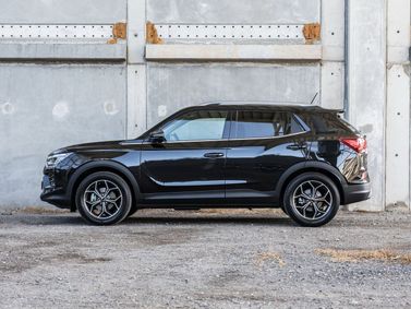 SsangYong Korando رابعاً، دفع رباعي 5 أبواب — منظر من الجانب الأيمن