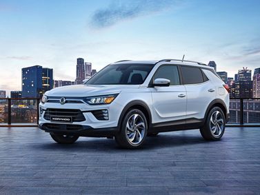 SsangYong Korando رابعاً، دفع رباعي 5 أبواب — منظر أمامي أيمن