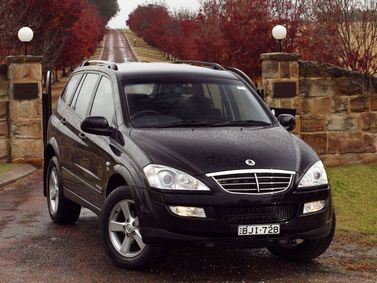 SsangYong Kyron I Рестайлинг, Внедорожник 5 дв. — вид спереди слева
