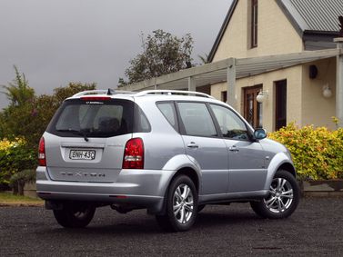 SsangYong Rexton II, Внедорожник 5 дв. — вид сзади справа