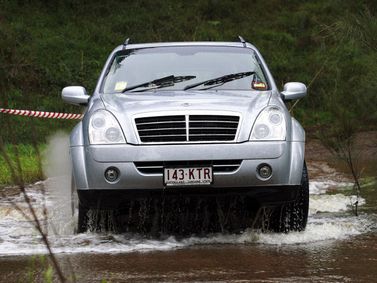 SsangYong Rexton II, Внедорожник 5 дв. — вид спереди