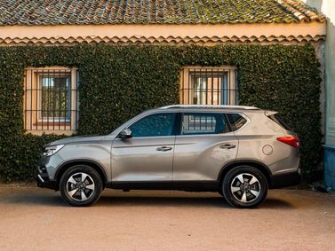 SsangYong Rexton IV, Внедорожник 5 дв. — вид слева