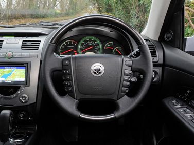 SsangYong Rexton II, Внедорожник 5 дв. — место водителя