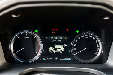 SsangYong Rexton IV, Внедорожник 5 дв. — панель приборов