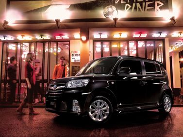 Subaru Dex، هاتشباك 5 أبواب — منظر أمامي أيسر