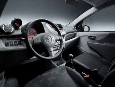 Suzuki Alto سابعاً (HA25)، هاتشباك 5 أبواب — منطقة السائق