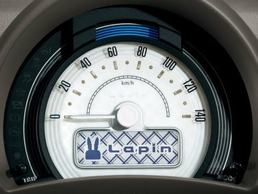 Suzuki Alto Lapin ثالثاً، هاتشباك 5 أبواب — لوحة العدادات