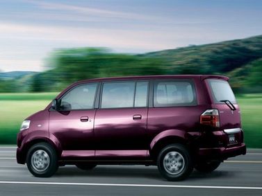Suzuki APV I، ميني فان — منظر خلفي أيسر