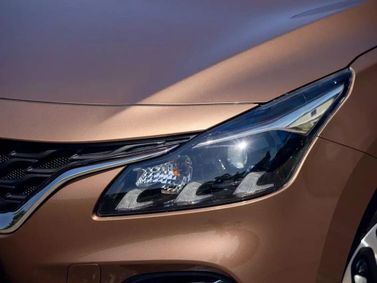 Suzuki Baleno ثالثاً، هاتشباك 5 أبواب — المصباح الأمامي