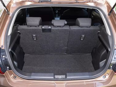 Suzuki Baleno ثالثاً، هاتشباك 5 أبواب — حجرة الأمتعة