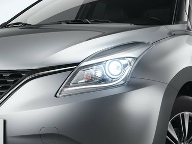 Suzuki Baleno ثانياً، هاتشباك 5 أبواب — المصباح الأمامي