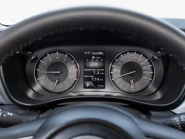 Suzuki Baleno ثالثاً، هاتشباك 5 أبواب — لوحة العدادات