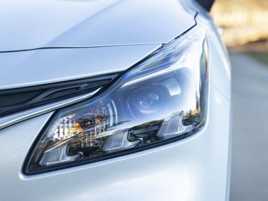 Suzuki Baleno ثالثاً، هاتشباك 5 أبواب — المصباح الأمامي