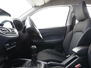 Suzuki Baleno ثالثاً، هاتشباك 5 أبواب — منطقة السائق