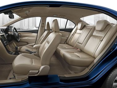 Suzuki Ciaz I Рестайлинг, Седан — задние сиденья