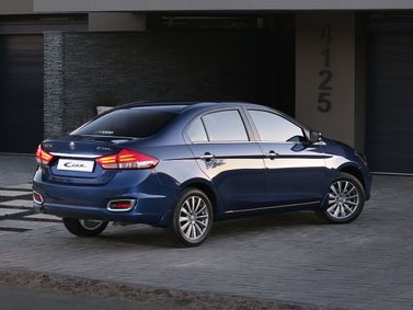 Suzuki Ciaz I Рестайлинг, Седан — вид сзади в три четверти