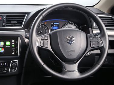 Suzuki Ciaz I Рестайлинг, Седан — рулевое колесо