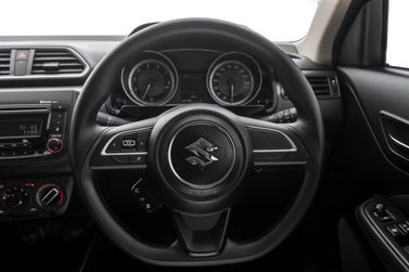 Suzuki DZire ثالثاً فيس ليفت، سيدان — عجلة القيادة