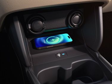 Suzuki DZire رابعاً، سيدان — الكونسول الوسطي