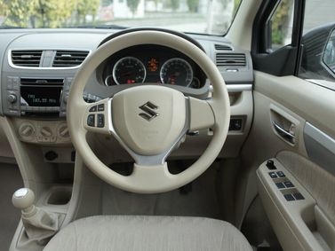Suzuki Ertiga I، فان مدمج — منطقة السائق