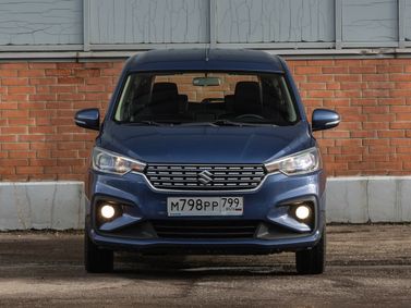 Suzuki Ertiga ثانياً، فان مدمج — منظر أمامي