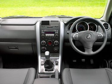 Suzuki Grand Vitara فيس ليفت الثاني، دفع رباعي 5 أبواب — لوحة القيادة