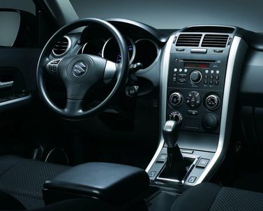 Suzuki Grand Vitara فيس ليفت الثاني، دفع رباعي 3 أبواب — منطقة السائق
