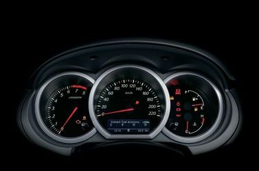 Suzuki Grand Vitara فيس ليفت الثاني، دفع رباعي 3 أبواب — لوحة العدادات
