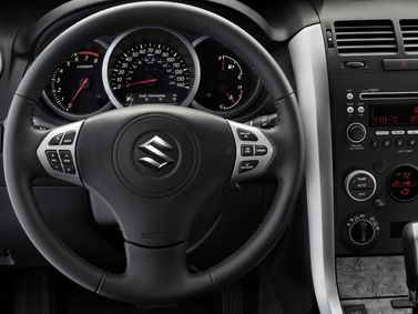 Suzuki Grand Vitara II, Внедорожник 5 дв. — место водителя