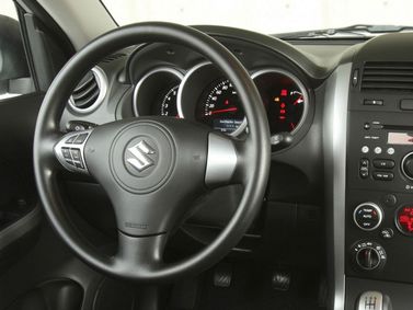 Suzuki Grand Vitara فيس ليفت الثاني، دفع رباعي 5 أبواب — منطقة السائق
