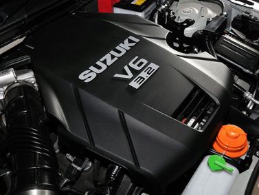 Suzuki Grand Vitara فيس ليفت الثاني، دفع رباعي 5 أبواب — حجرة المحرك