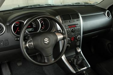 Suzuki Grand Vitara فيس ليفت الثاني، دفع رباعي 5 أبواب — منطقة السائق