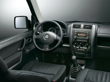 Suzuki Jimny ثالثاً فيس ليفت 1، دفع رباعي 3 أبواب — منطقة السائق