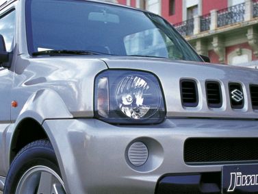 Suzuki Jimny III, Внедорожник 3 дв. — передняя часть автомобиля крупным планом