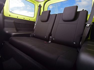 Suzuki Jimny رابعاً، دفع رباعي 3 أبواب — المقاعد الخلفية