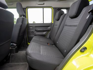 Suzuki Jimny رابعاً، دفع رباعي 5 أبواب — المقاعد الخلفية